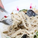 하늘과 소나무 이미지