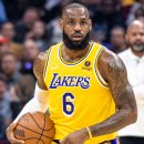 [LAL] Lakers의 풀 MLE 사용을 위한 방법(페이컷?)을 실행하는 것에 대해 고려 중인 르브론 제임스 (Haynes) 이미지