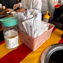 황금시장_시장내쉼터벽면_#1 | [속초여행] 도루묵, 양미리먹으러 1박2일 속초여행 (feat. 속초양미리난전, 양미리축제)