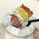 41190-01-07-248 | 선물하기 좋은 르빵 송파점 통딸기 롤케이크 가격 후기 내돈내산