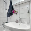화분과 욕실코팅,소품으로 아기자기한 북유럽 화장실 인테리어 이미지