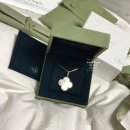 매직크리닝 | 반클리프 매직 알함브라 마더오브펄 목걸이 착샷 레이어드