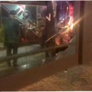 버스정류장 옆 이미지