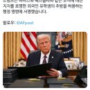 트럼프 테러조직에 지지 표명하는 유학생 추방 행정명령에 사인 이미지