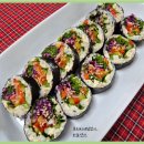 밥에 두부를 섞어서 채소만 넣고 돌돌 말아 먹은 채소 두부김밥 이미지
