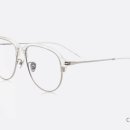 유아이 안경 이미지