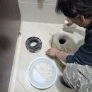 13층여화장실 우측변기 재부착 이미지