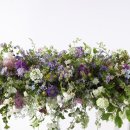 계절에 어울리는 테이블 꽃장식 이미지