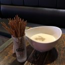 윤배살롱 이미지