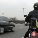 '고속도로에서 버림받은 오토바이들의 반격' 이미지