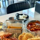 조이스 진 | 치킨과 롯데리아 치즈스틱을 먹을 수 있는 현지 맛집 ‘조이스치킨’ 솔직후기(메뉴추천, 주차, 예약)