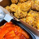 중부환경 노동조합 | 2025 연말 모임 음식 고민 끝! 교촌치킨 메뉴 추천 허니옥수수세트 국물맵떡 직접 먹어본 꿀조합 후기