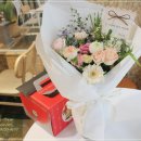 ＜크리스마스 한정 │ 투썸케익 순백 꽃다발 V100 생일·연인·프로포즈·연말 파티 축하 서울·경기·인천 케이크 꽃배달＞ 이미지