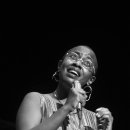 시대를 초월한 여성들의 목소리 이미지