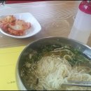 멸치가 살아있는 국수 이미지