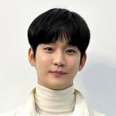 김수현 얼굴 아기 어플 돌린것 같이 나옴 이미지