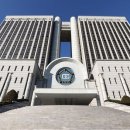 경복궁역 7번 출구 앞 조선비즈