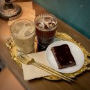 마포구청 | 망원동 감성카페 꼬르소산도｜마포구청역 라떼 맛집 브라우니 후기