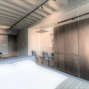 (주)벽산철재 | [부산 인테리어 길] 화이트 모노크롬 주방 싱크대의 매력 우드 선반 철재프레임10평대 아파트리모델링