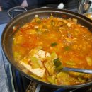 서초구청 든든한 점심메뉴 추천. 제육쌈밥과 차돌된장이 맛있었던, 껄떡돼지. 계란말이가 기본 반찬 실화?