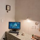 우드카빙으로 나만의 감성책상 꾸미기 | 오르미 미로클락 우드 무소음 벽시계로 레트로 감성 완성한 나만의 사무공간