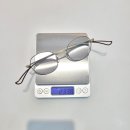 맘스핸즈혁신타워점 | 안경을 자주 벗었다 썼다 하신다면? 분실 걱정 없는 '프리핸즈' 시오리 안경테 Ⅰ 안양 보다안경