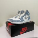 [나이키 조던1 하이 OG 하이퍼로얄(GS)] 하늘위의 흰구름과 먹구름의 조화랄까? <(GS) Jordan 1 Retro...