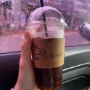 계절에 어울리는 테이블 꽃장식 이미지