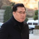 유동규 탄 車, 대형트럭이 들이받아...180도 회전 뒤 분리대와도 충돌 이미지