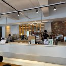 커피긱스(COFFEE GEEKS) | [(부산) 부산 카페] 교대 앞 분위기 좋은 대형 카페 &lt;COFFEE GEEKS(커피긱스)&gt; 방문 후기