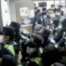 투표소 문도 못 잠근 선관위…결국 '난입' 아수라장 이미지