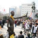 정발장군 동상 앞 이미지