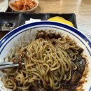 현지인만 아는 기차역 근처 골목 맛집, 바삭한 깐풍새우와 짜장면 조합 이미지