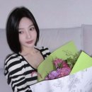 까만 단발머리 조이, 만 30세 생일에 꽃보다 아름다운 미모 과시 이미지