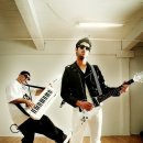 Over Your Shoulder / Chromeo 이미지