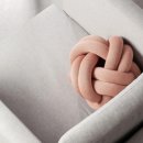 매듭의 조형 | "예쁜 쿠션+오브제 느낌" 태연 유튜브 속 매듭 볼 쿠션, 비슷한 디자인 3가지 추천