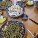 옹기에 빠진 짬뽕 이미지