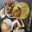 2호선 장산역 14번 출구 | 본점 ㅡ 부산 해운대 장산역 대형카페/ 해운대 카페/ 장산역 카페/ 장산역 디저트 카페/ 장산역 신상카페