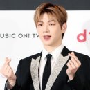 코카콜라가 광고주인데… MC 강다니엘, 생방서 경쟁사 제품을 외쳤다 이미지