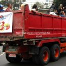 garbage truck carrying Eat Bulaga contestants 이미지