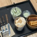 떡파는사람들서구점 | 광주 상무지구 베이커리 감성 카페 우트롱 버터떡 솔직후기