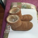 오마이솔에서 구입한 정품 어그(UGG) 부츠 Kids Classic Chestnut / 6(250mm) 판매합니다. 이미지