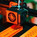 기양고속노동조합 | [책상 위 작은 아이디어가 수익이 되는 순간] 3D 프린터로 휴대폰 거치대 제작 및 판매