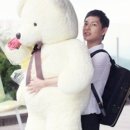 인형과 함께 이미지