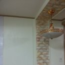 꽃무늬 벽지가 있는 벽을 셀프 페인팅 및 벽돌 페인팅 하기 / 홈스타파스텔 이미지
