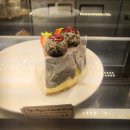 [강남역카페/신논현역카페] 두바이쫀득쿠키, 폭룡적 케이크맛집 '썸띵어바웃커피'