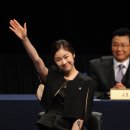 김연아 의상 "튀지 않는 예의 바름...그리고 발랄함" 이미지