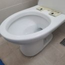 항가동마을 화장실 | [수지 죽전동] 변기 백시멘트 변색과 균열, 바이오 실리콘 재시공으로 해결