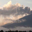 인도네시아 마라피 화산 폭발 이후 관광업계는 안전 문제에 직면 이미지