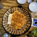 무쇠김치삼겹 - 마포구 와우산로21길 20-5 | 무쇠김치삼겹